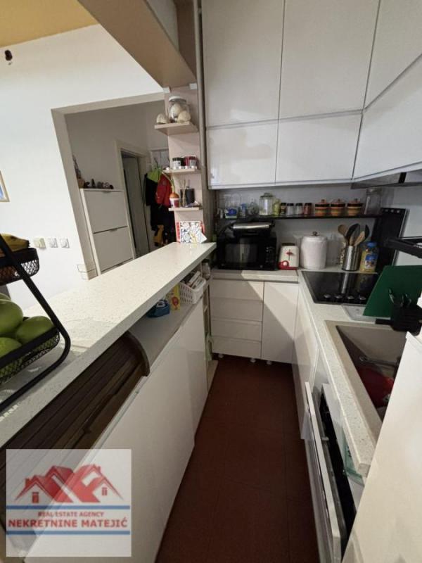 Slika 3 - STAN TROSOBAN 67M2, 3. SPRAT,ERDOGLIJA, NAMEŠTEN, SA GARAŽOM--102.000 E