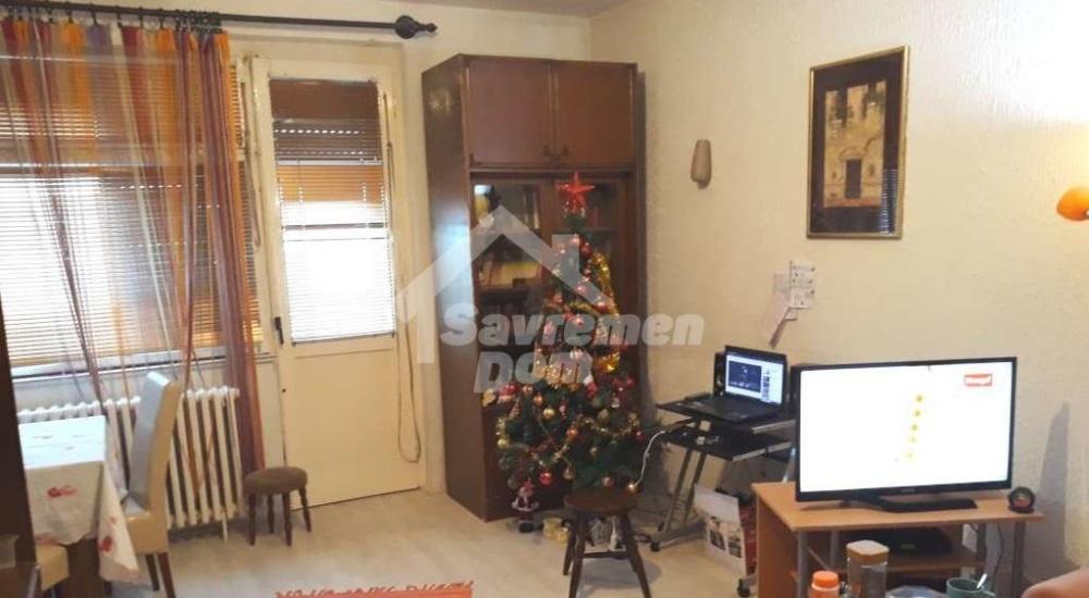 Slika 1 - Trosoban, 73m2, Kragujevac centar Kragujevac, ima lift