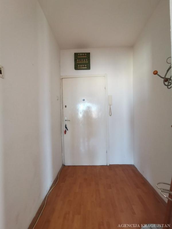 Slika 9 - Dvosoban, 70m2, Aerodrom Kragujevac, sa terasom