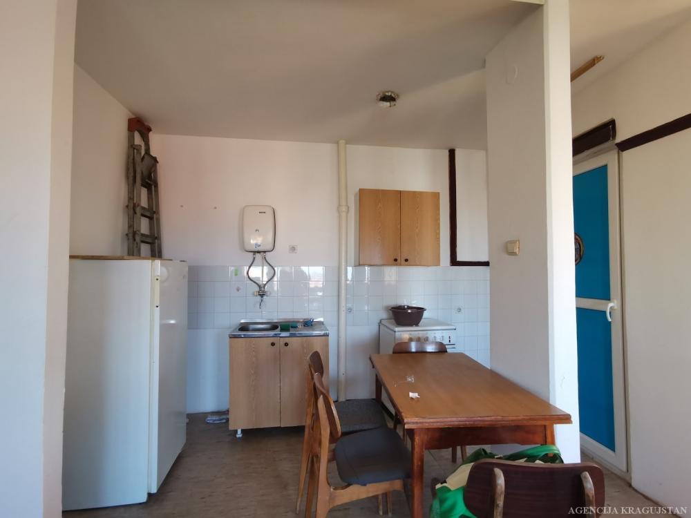 Slika 3 - Dvosoban, 70m2, Aerodrom Kragujevac, sa terasom