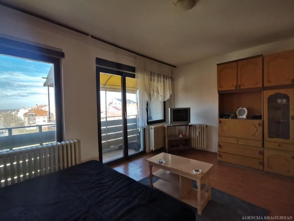 Slika 1 - Dvosoban, 70m2, Aerodrom Kragujevac, sa terasom