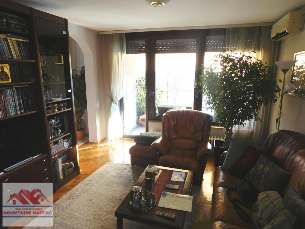 Slika 3 - LUX STAN 151M2, VAŠARIŠTE KOD PARKA, 3. SPRAT, --186000