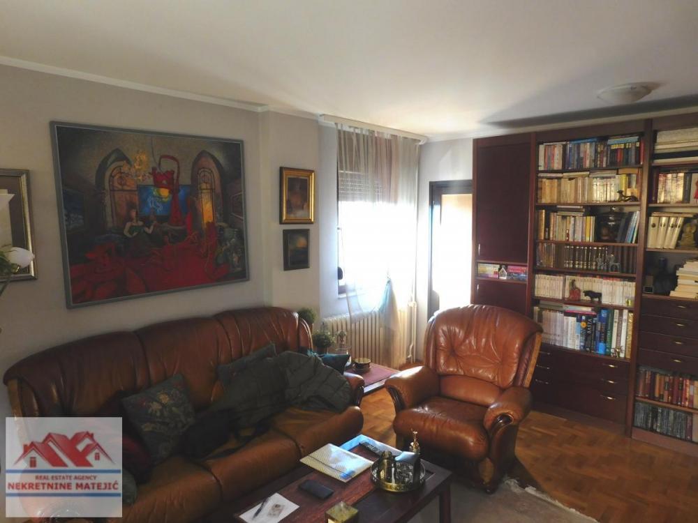 Slika 1 - LUX STAN 151M2, VAŠARIŠTE KOD PARKA, 3. SPRAT, --186000